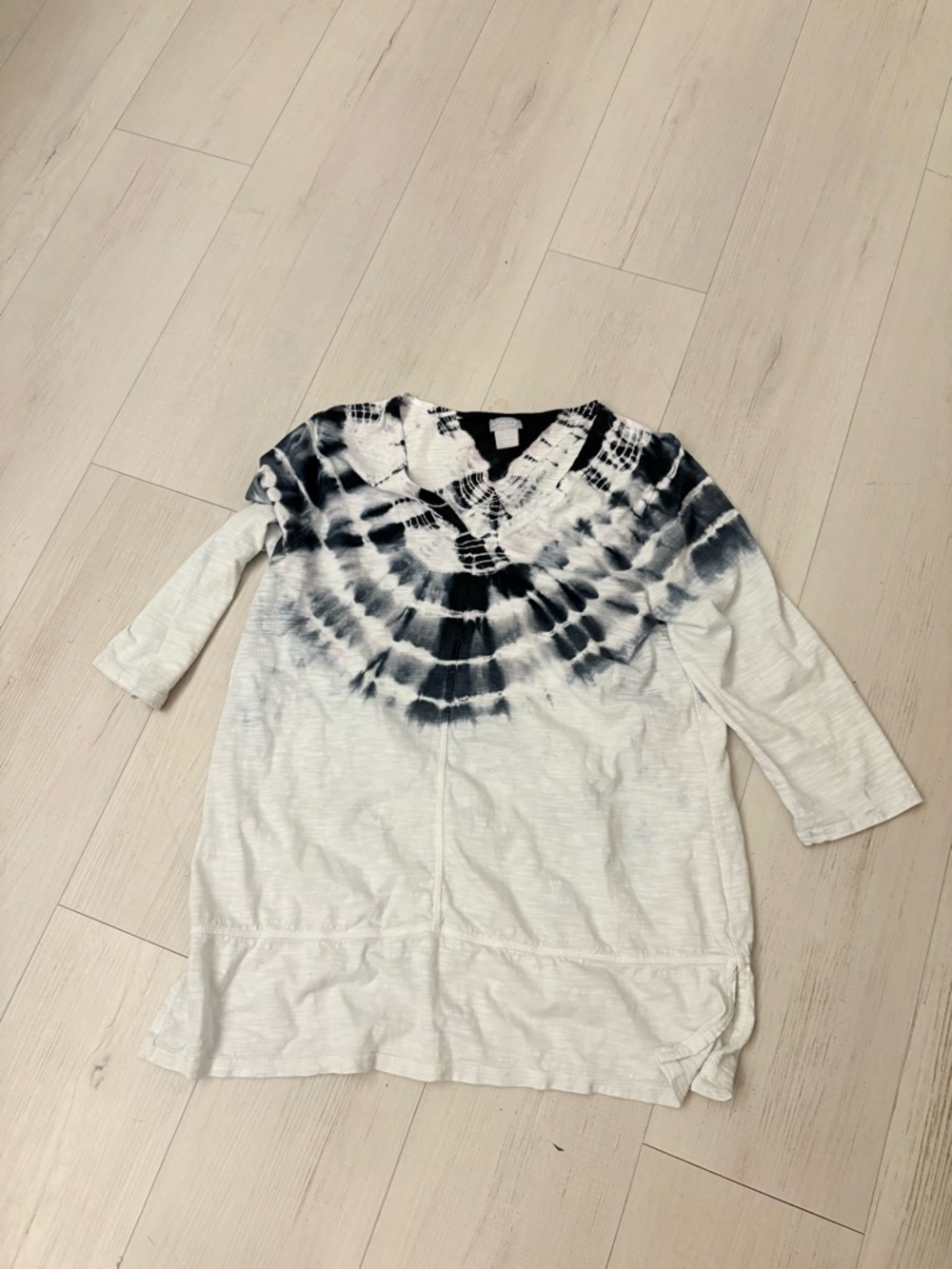 Chico's navy & White Tie-Dye V-Neck Tunic size small